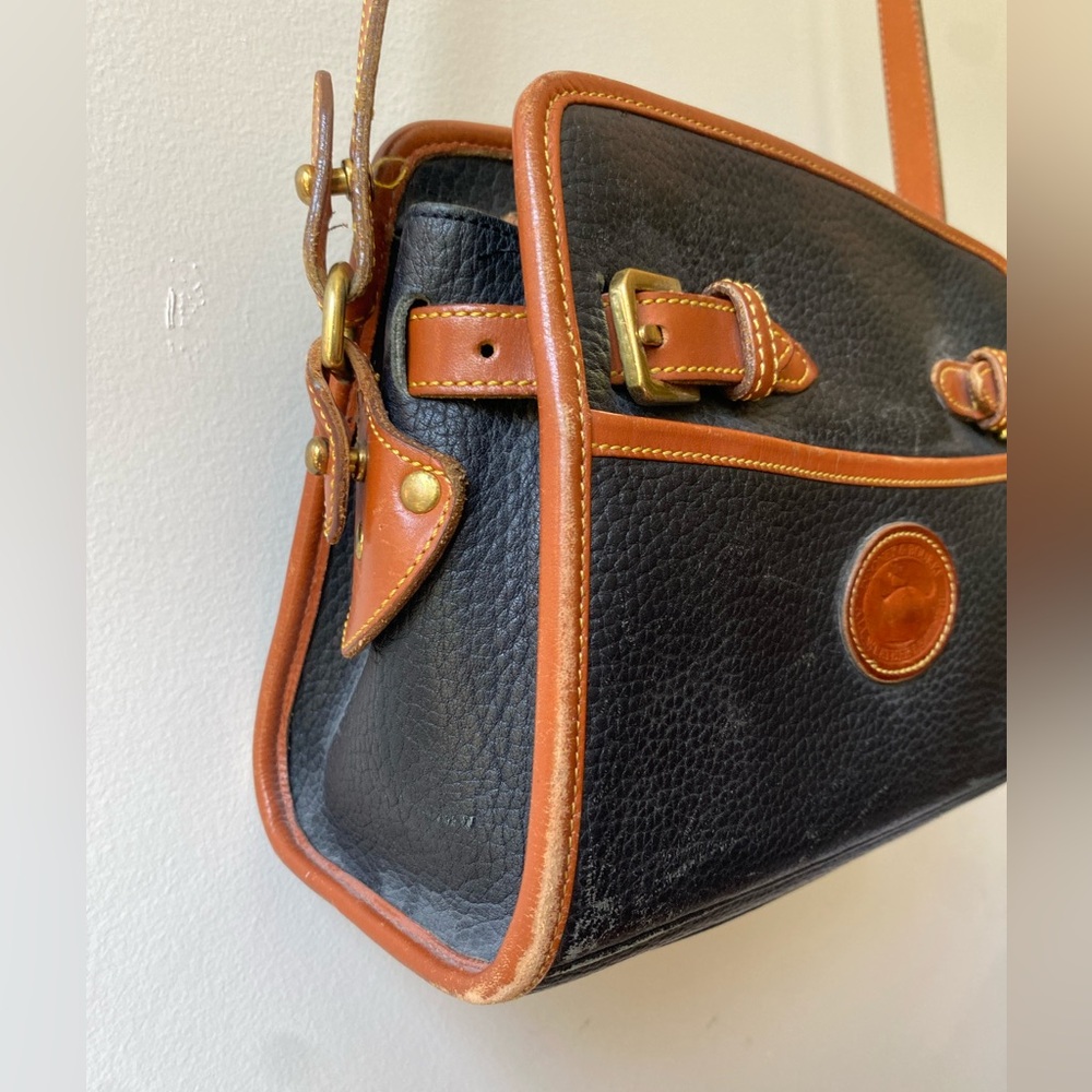 Vintage Black Dooney and Bourke Black with Tan Trim Zip Top Buckle Shoulder‎ Bag - Picture 3 of 11